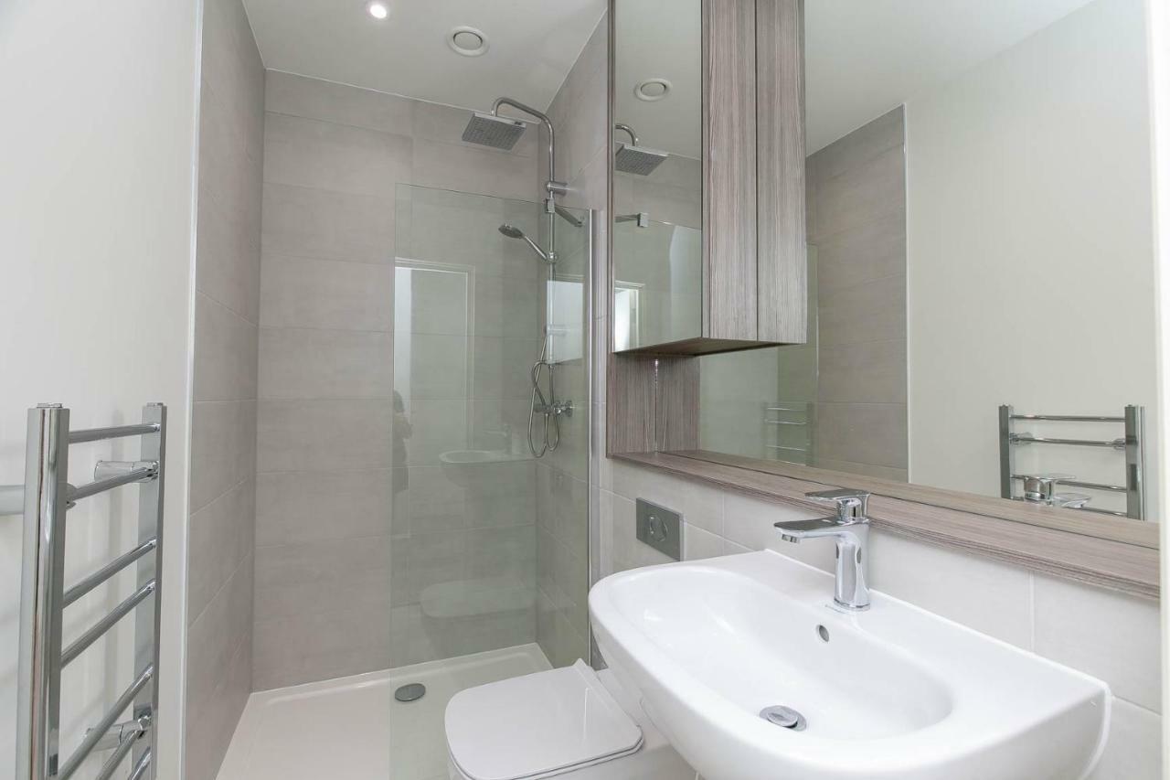 Deluxe Apartments By Heathrow Harmondsworth ภายนอก รูปภาพ