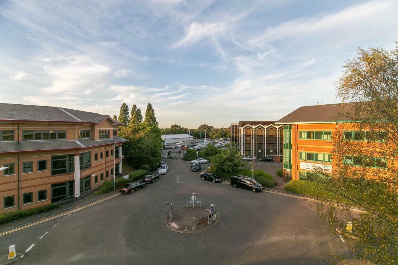 Deluxe Apartments By Heathrow Harmondsworth ภายนอก รูปภาพ