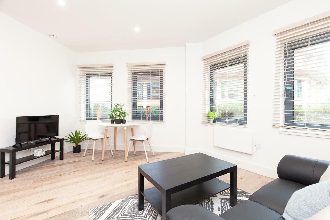 Deluxe Apartments By Heathrow Harmondsworth ภายนอก รูปภาพ