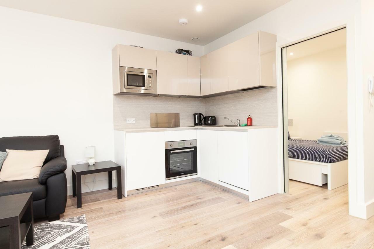 Deluxe Apartments By Heathrow Harmondsworth ภายนอก รูปภาพ