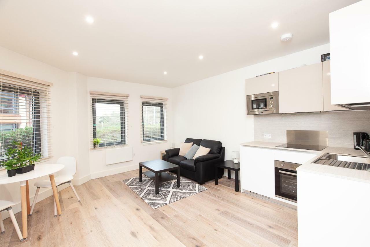 Deluxe Apartments By Heathrow Harmondsworth ภายนอก รูปภาพ
