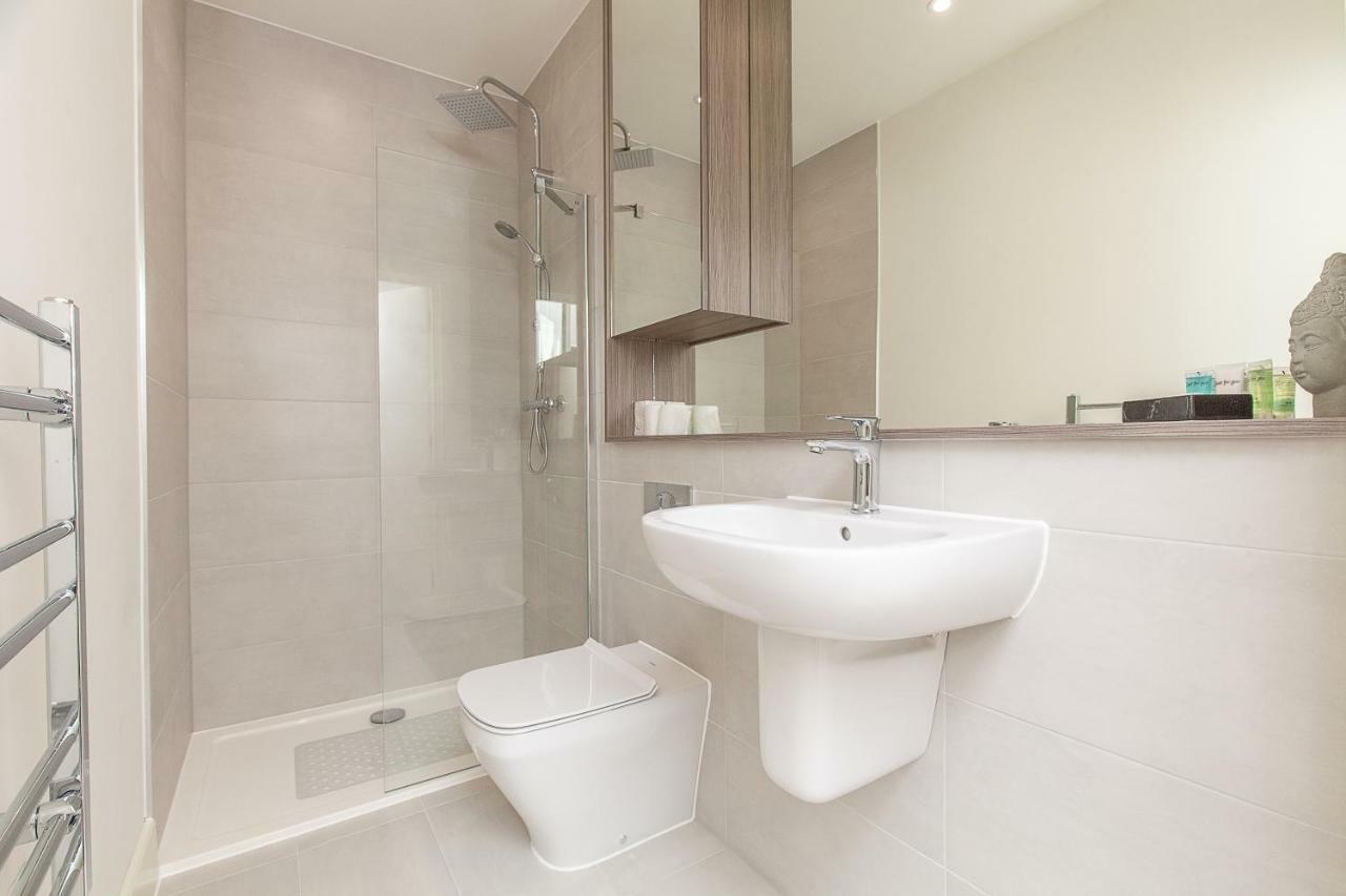 Deluxe Apartments By Heathrow Harmondsworth ภายนอก รูปภาพ
