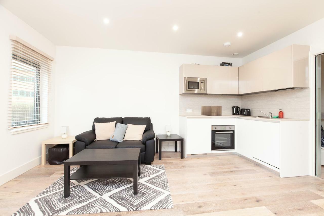 Deluxe Apartments By Heathrow Harmondsworth ภายนอก รูปภาพ