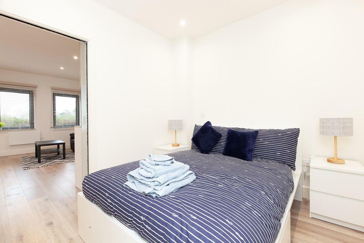 Deluxe Apartments By Heathrow Harmondsworth ภายนอก รูปภาพ