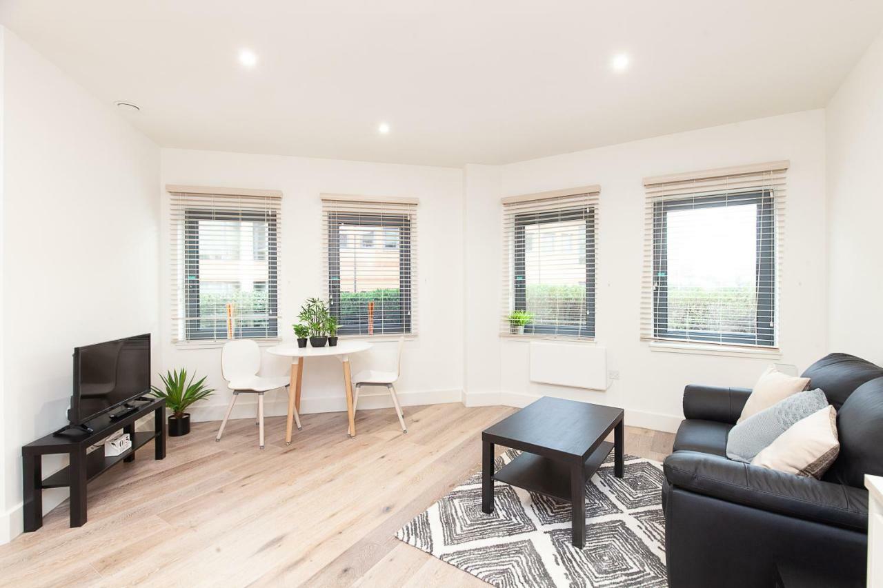 Deluxe Apartments By Heathrow Harmondsworth ภายนอก รูปภาพ