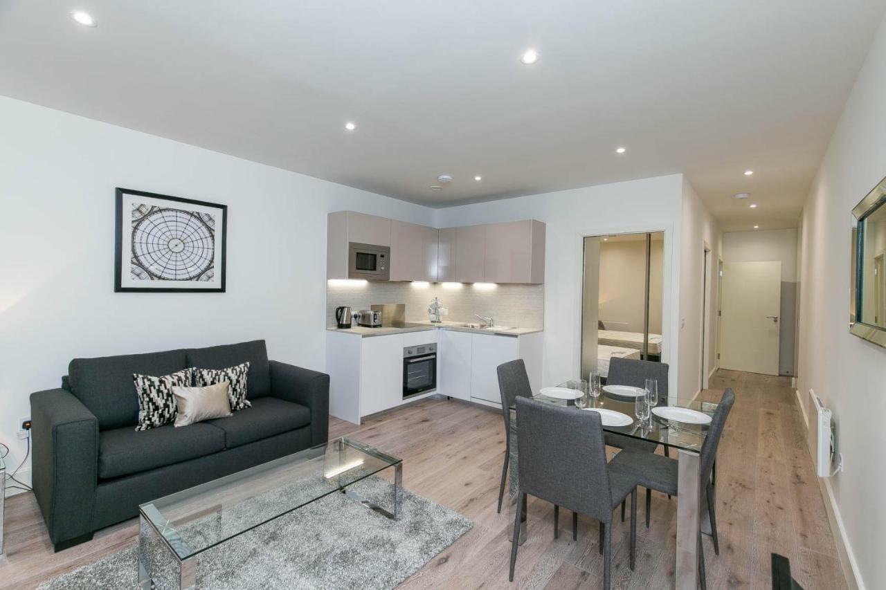 Deluxe Apartments By Heathrow Harmondsworth ภายนอก รูปภาพ