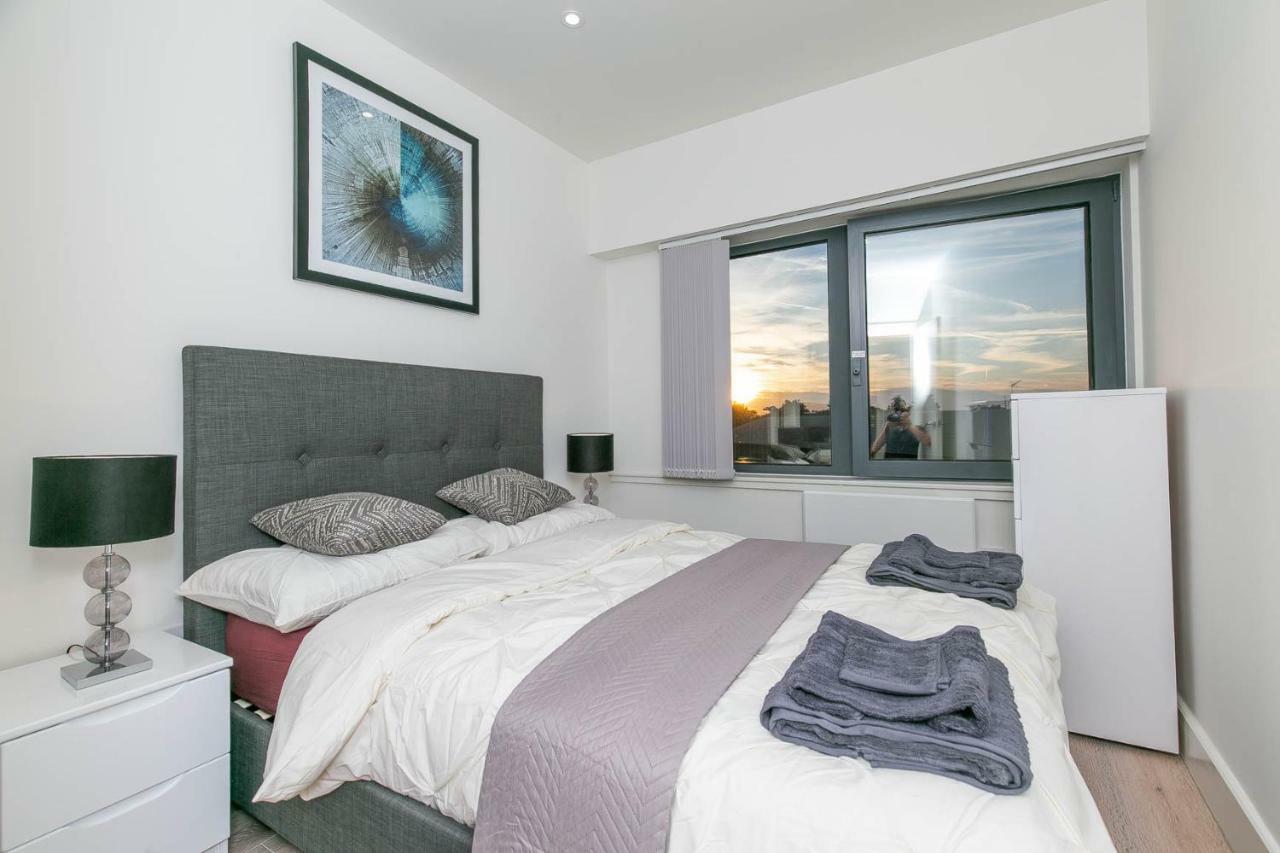 Deluxe Apartments By Heathrow Harmondsworth ภายนอก รูปภาพ
