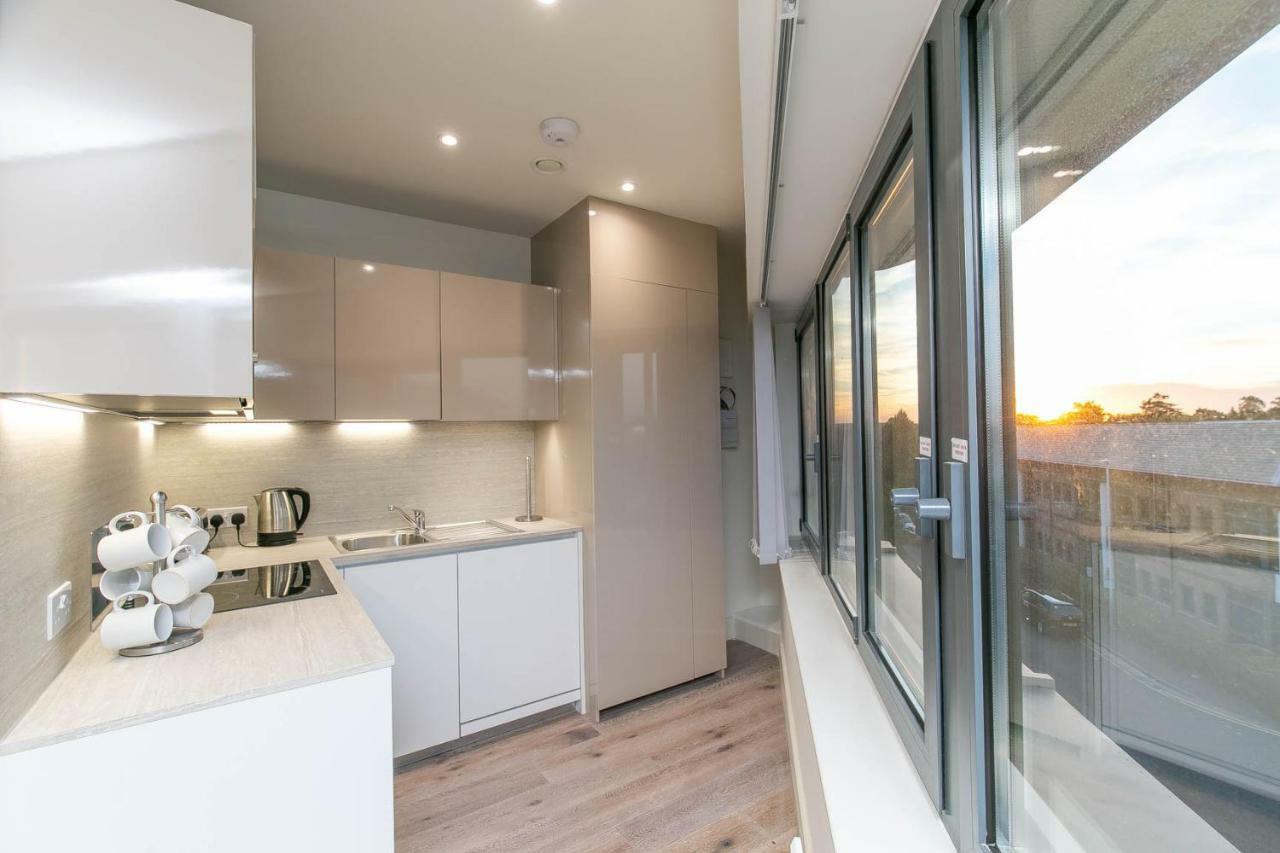 Deluxe Apartments By Heathrow Harmondsworth ภายนอก รูปภาพ